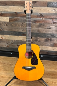 Yamaha 3/4-Size, folk guitar with gig bag, spruce top; Natural