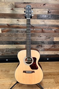Natura O550E Orchestra, Solid Spruce top, w/ Walden MG-20 Active Electronics & Gig Bag
